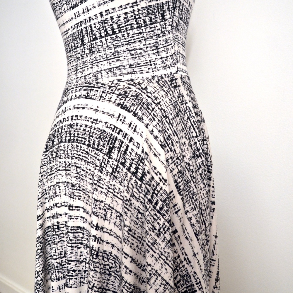 Black and White Print Shift dress - Picture 6 of 7